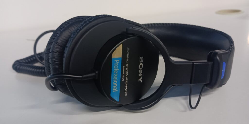 Мониторные наушники закрытого типа Sony MDR-7506 