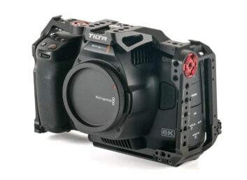 Blackmagic Design Pocket Cinema Camera 6K Pro (EF) in Camera Cage